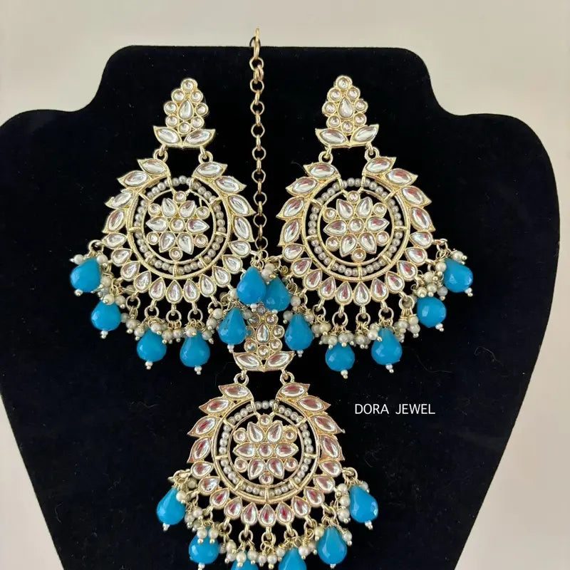 Kundan Earrings and Tikka Set - Indian Earrings & Tikka for Parties with Traditional Indian Craftsmanship and Unique Design