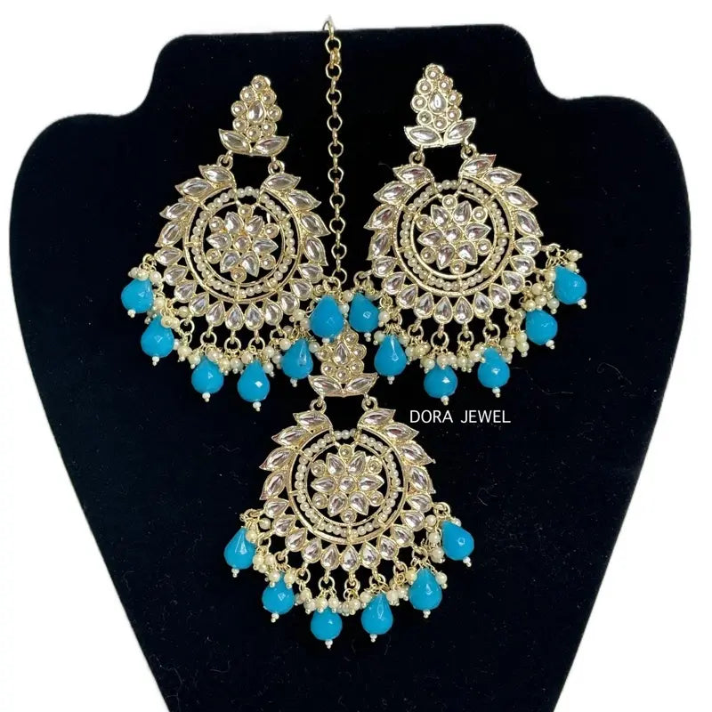 Kundan Earrings and Tikka Set - Indian Earrings & Tikka for Parties with Traditional Indian Craftsmanship and Unique Design