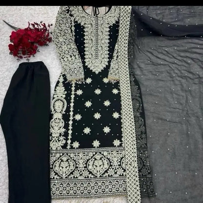 Indian Dress for Bride - Elegant Design with Gold Accents, Comfortable Fit, Ideal for Special Occasions - Womenswear