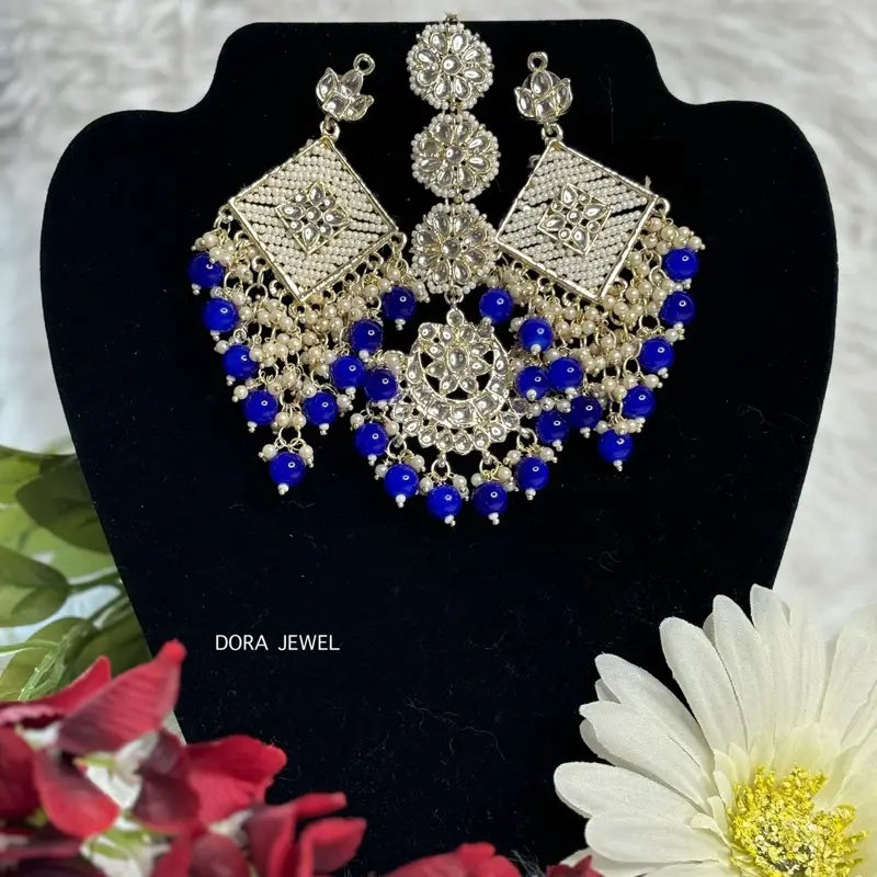 Kundan Earrings and Tikka Set - Indian Earrings & Tikka for Parties with Traditional Indian Craftsmanship and Unique Design