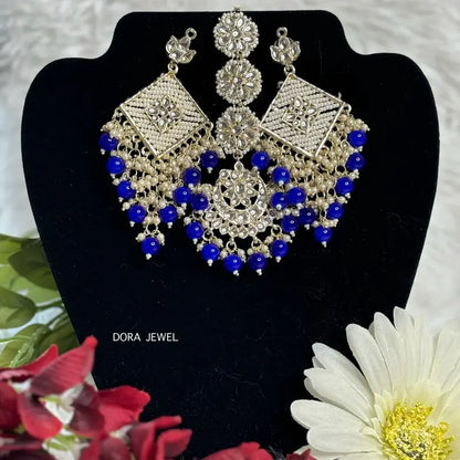 Kundan Earrings and Tikka Set - Indian Earrings & Tikka for Parties with Traditional Indian Craftsmanship and Unique Design